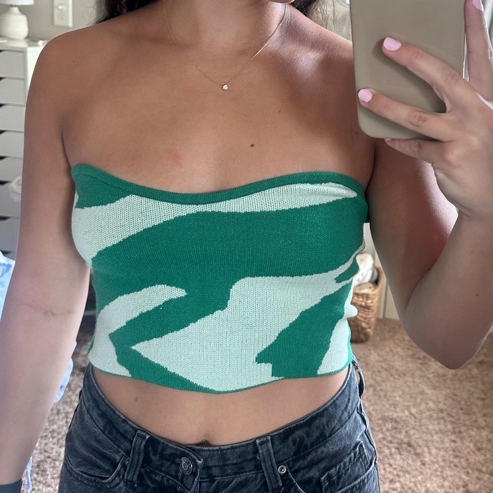 Two Tone Strapless Tube Knit Crop Top